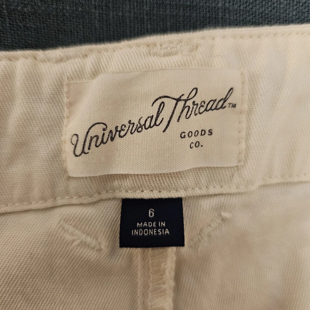 Universal‎ Thread Creaam Cargo Pants Size 6